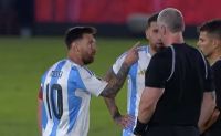 Daronco irrita Messi e outros argentinos em derrota para o Paraguai