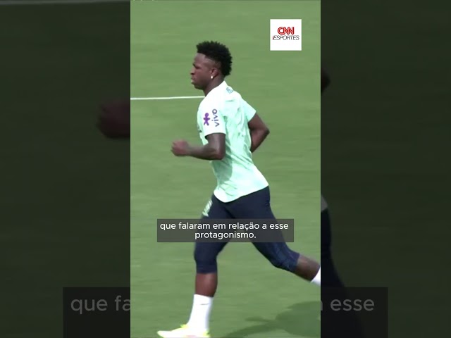 Vini Jr precisa ser protagonista para ser um jogador completo, diz Denilson