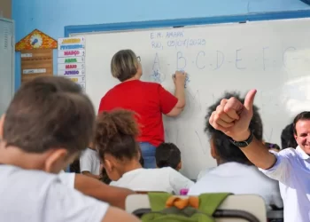 Índice de alfabetização no Rio supera 60%, acima da meta nacional na gestão de Paes