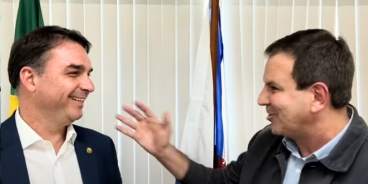 Pesquisa aponta Eduardo Paes e Flavio Bolsonaro á frente ao Governo e Senado do RJ Pesquisa aponta Eduardo Paes e Flavio Bolsonaro á frente ao Governo e Senado do RJ