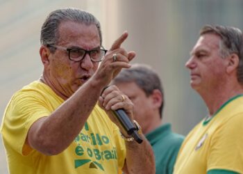Moraes determina busca e apreensão contra Silas Malafaia e PF indicia Bolsonaro e Eduardo o por golpe