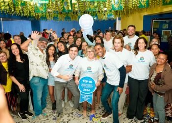 Escola da Maré coloca o Rio entre as 10 melhores do mundo em premiação internacional